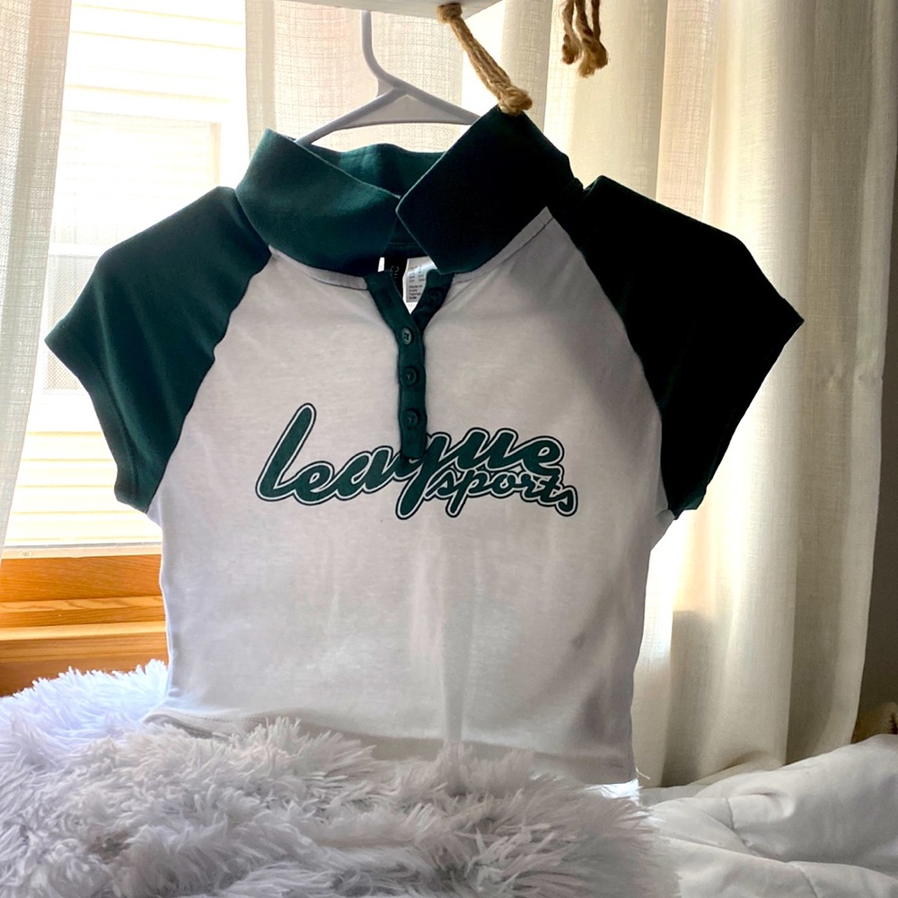H&M GREEN AND WHITE CROPPED T-SHIRT